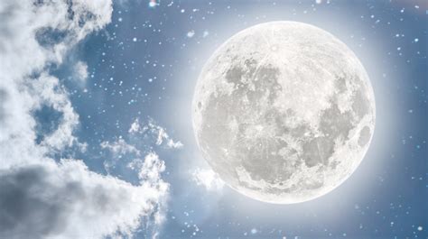 Red Moon Cycle: What It Means To Get Your Period Around This Lunar Phase