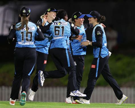 WBBL 2023: Schutt And Wellington Lead The Adelaide Strikers Win Over ...