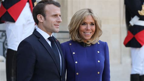 French President Macron and his wife go to the theater 'to encourage ...