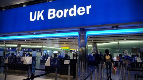 UK border officers to stop routine COVID checks