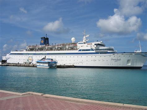 Freewinds | Our cruise ship...NOT! Scientologists pay $$$$$$… | Flickr