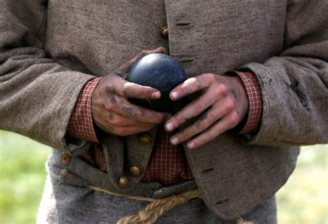 Bomb experts remove Civil War cannon balls from museum