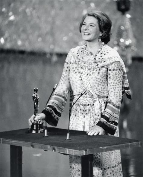 Ingrid Bergman looked fabulous at the 47th Annual Academy Awards in 1975 | Ingrid bergman, Oscar ...