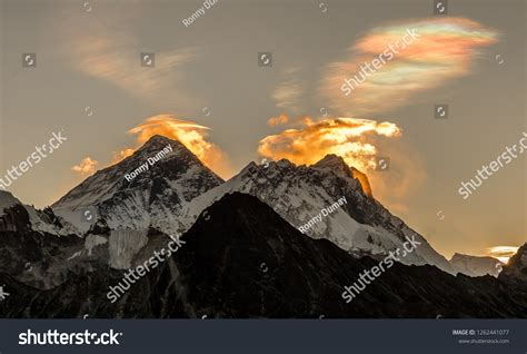 Mount Everest Sunrise Stock Photo 1262441077 | Shutterstock