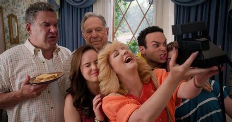 10 Things You Didn't Know About The Cast Of The Goldbergs