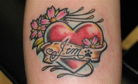 Tatuajes clásicos: corazones con nombres