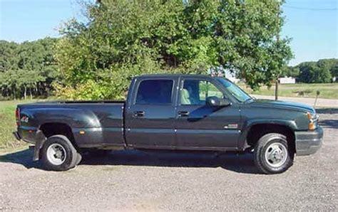 2004 Chevrolet Silverado 3500 Pictures - 82 Photos | Edmunds