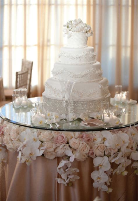 Stylish Wedding Cake Table Decorations - Top Dreamer