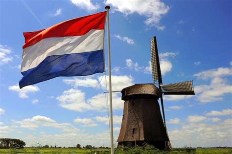 The Dutch tricolor flag | Heavenly Holland