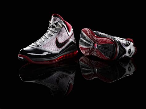 NIKE LEBRON – LeBron James Shoes » AML7 – Nike Air Max LeBron VII ...