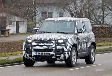 2022 Land Rover Defender V8 Spied With Short Wheelbase, Three Doors ...