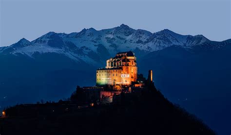 Photos of castles and mountains - VAST