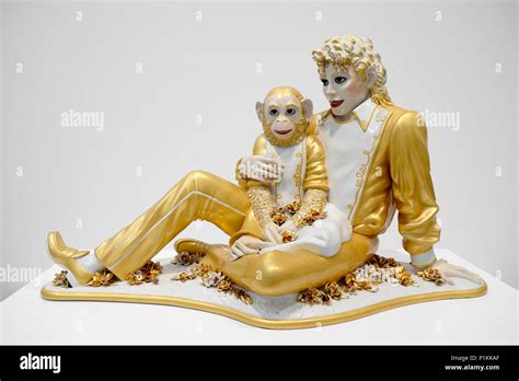 Michael Jackson and Bubbles sculpture by Jeff Koons Stock Photo - Alamy