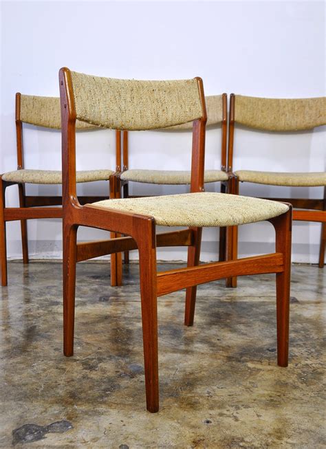 SELECT MODERN: Set of 4 Danish Modern Teak Dining Chairs