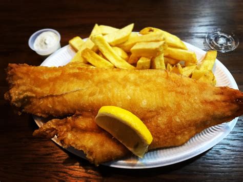 Haddock and chips with tartare sauce [3025x3024] (OC) : r/FoodPorn