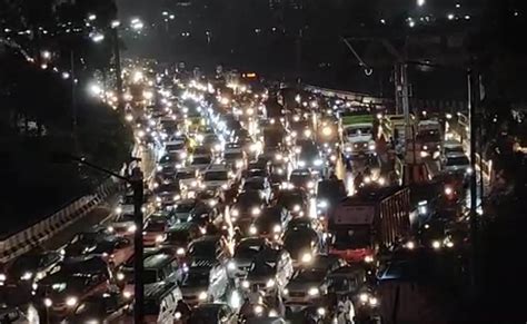 Delhi Rain, Traffic Jam: Hundreds Of Cars Stuck In 3-km Long Jam Near ...