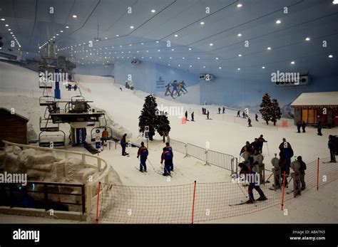 Dubai, Mall of the Emirates, Snow Dome Stock Photo: 7333970 - Alamy