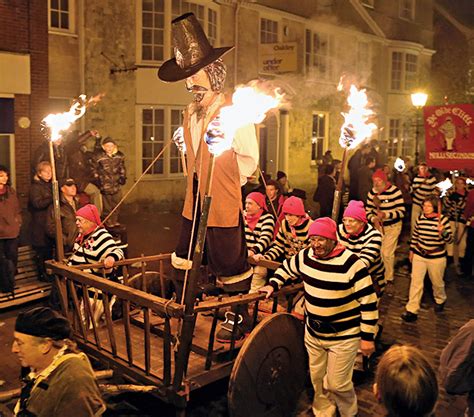 England | Guy Fawkes is celebrated even 400 years after his death - Telegraph India