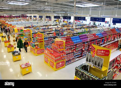 Interior of Tesco extra supermarket, Yate Shopping Centre, Yate Stock ...