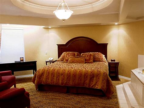 16 Hotel Rooms with Jacuzzi in Edmonton - Anna's Guide 2024