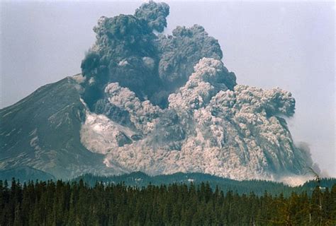 62nd Airlift Wing Recalls Mount St. Helen’s Eruption on 40th Anniversary > Team McChord > Display