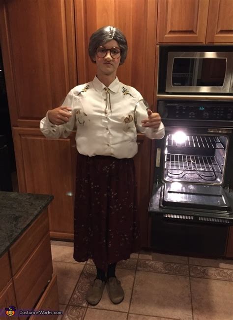 Mrs. Doubtfire DIY Costume