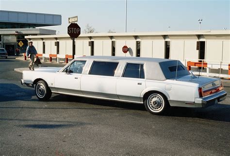 JFK Limo at Airport I just noticed such a interesting limousine. Make ...