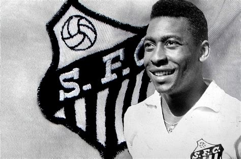 VIDÉO – Pelé marque huit buts lors d’un match avec Santos