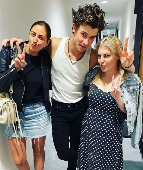 Shawn with fans backstage in Melbourne tonight