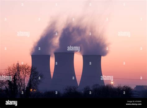 Power station cooling towers, Didcot, UK Stock Photo - Alamy