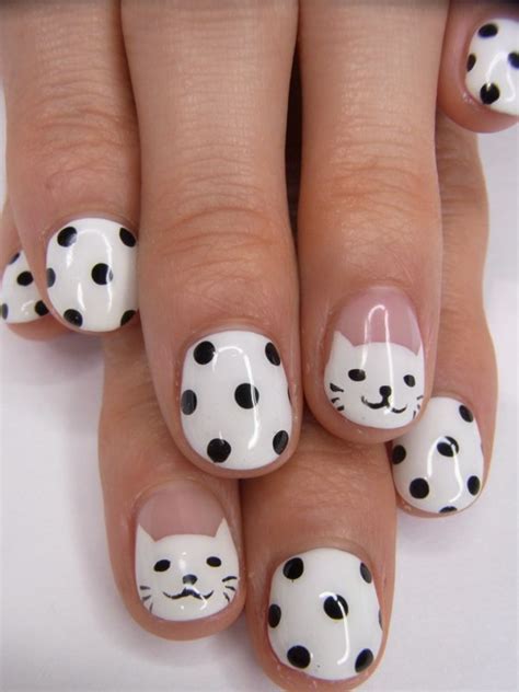 50+ Stylish Polka Dots Nail Art Designs 2022