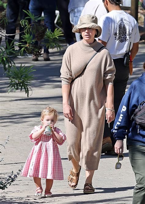 Katy Perry & Orlando Bloom’s Daughter Daisy, 1, Walks All By Herself On ...