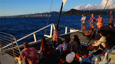 A Sunset Dinner Sail aboard the Makani Catamaran - Hawaii Travel Guide