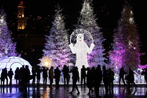 15 of the most spectacular Christmas lights in the world