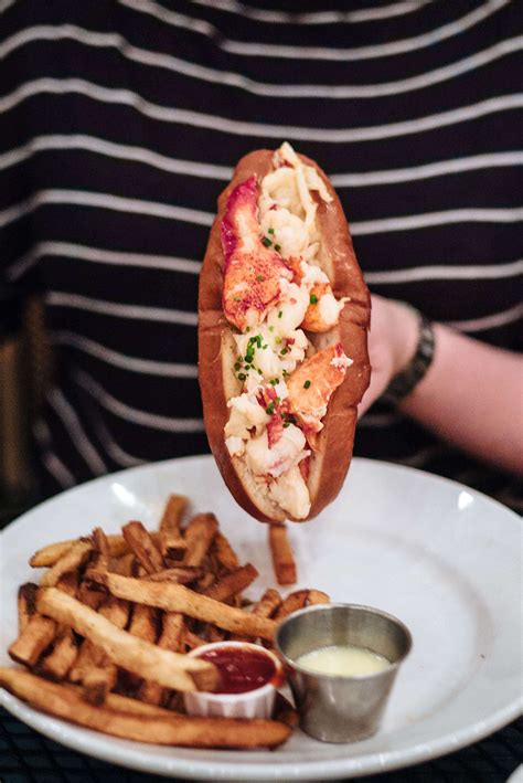 Thames Street Oyster House bar has is the best restaurant in Baltimore for crab cakes, lobster ...