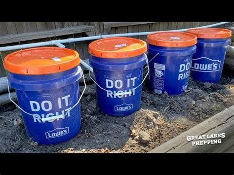 DIY 5-Gallon Bucket Compost Bin (turning planters into composters for the winter) : r ...