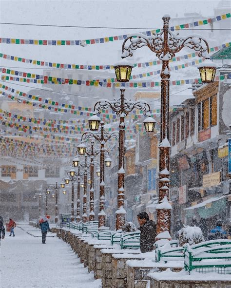 Snowfall in Leh, Ladakh(India) : r/winterporn