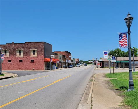 Danville Street Scene - Encyclopedia of Arkansas