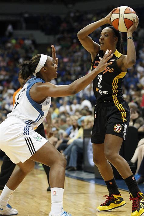 Tulsa Shock guard Candice Wiggins (2) looks to pass against Minnesota ...