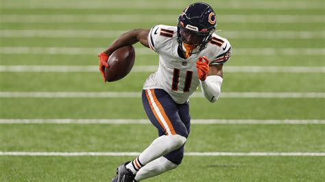 Darnell Mooney stayed after Bears' win to catch with jugs machine - NBC ...