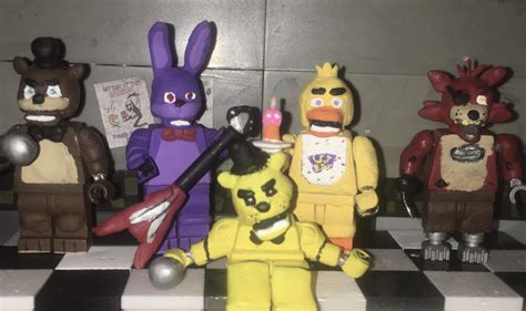 Made some custom LEGO FNAF Figures : r/fivenightsatfreddys