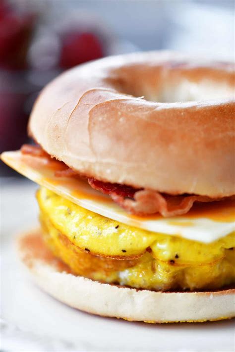 egg and cheese bagel sandwich recipe