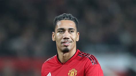 Chris Smalling injured in warm-up ahead of Liverpool vs Man Utd ...