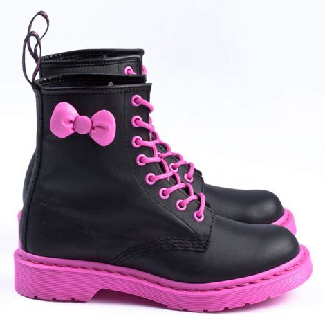 JodyWatleyStyle.: Limited Edition. Hello Kitty Doc Martens