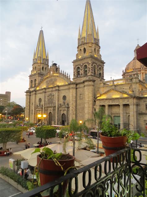 Catedral Guadalajara - Time.Travel.Trek.