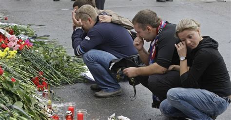 'Tears on the ice': Russia mourns hockey team killed in jet crash