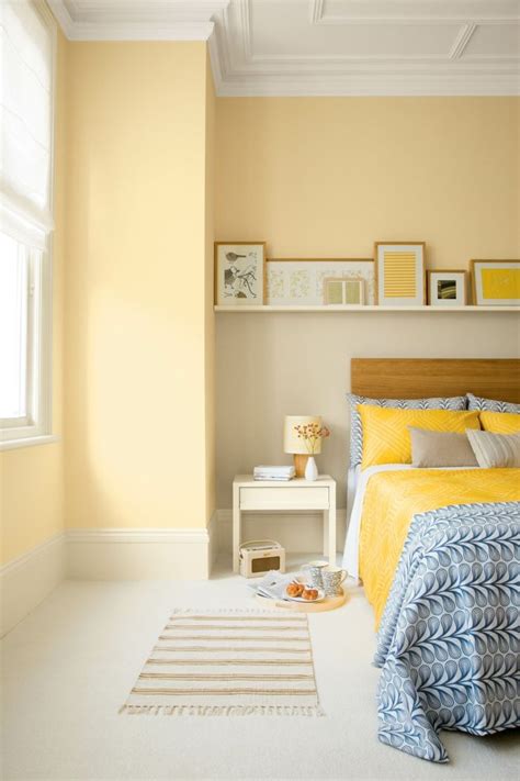 Astuces comment choisir une couleur pour agrandir une pièce | Yellow bedroom decor, Yellow ...