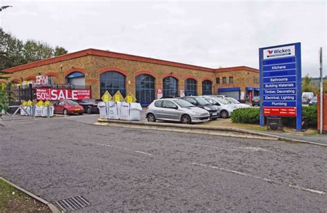 Wickes, Vincent Lane, Dorking © P L Chadwick cc-by-sa/2.0 :: Geograph ...