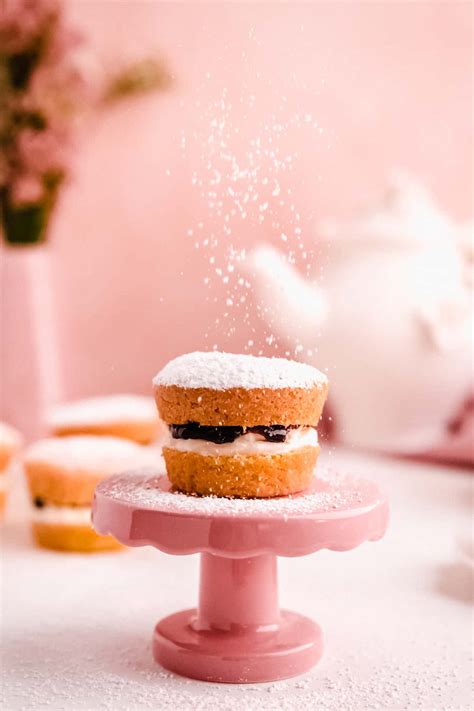 Mini Victoria Sandwich Sponge Cakes - MINT + MALLOW