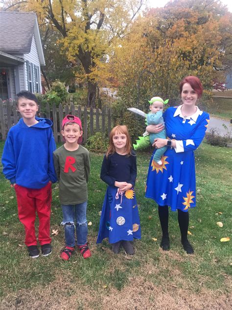 Family Halloween Costumes Magic School Bus